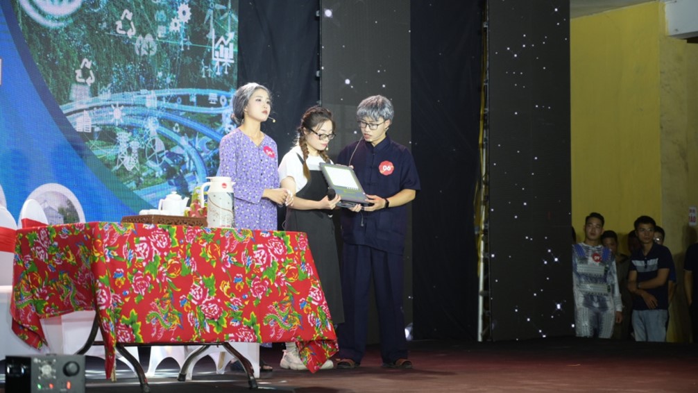 Tiếp đó là tiểu phẩm Năng lượng mặt trời - Ánh sáng của tương lai 